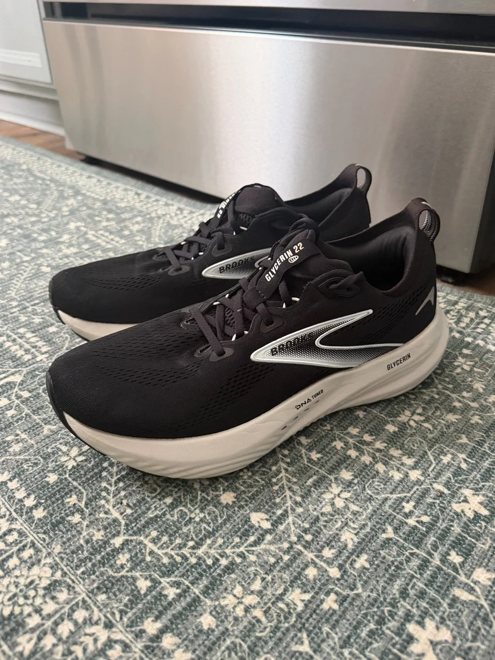 Brooks Glycerin 22 Men’s Running Shoes — Black/White Mens 11